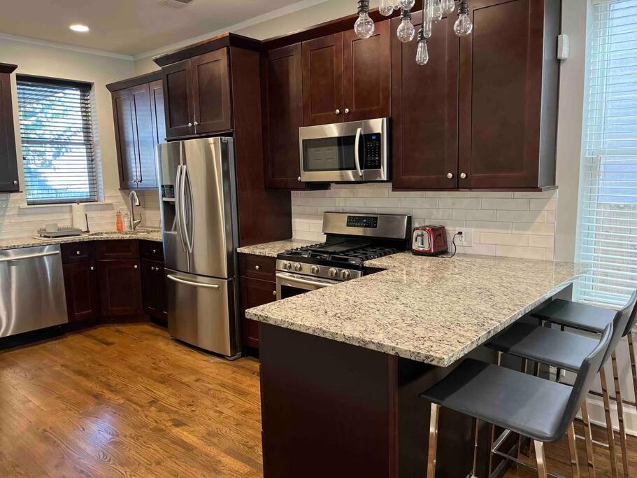 Trendy West Town Flat - 2 Bed / 1.5 Bath W Parking Apartment Chicago Exterior photo
