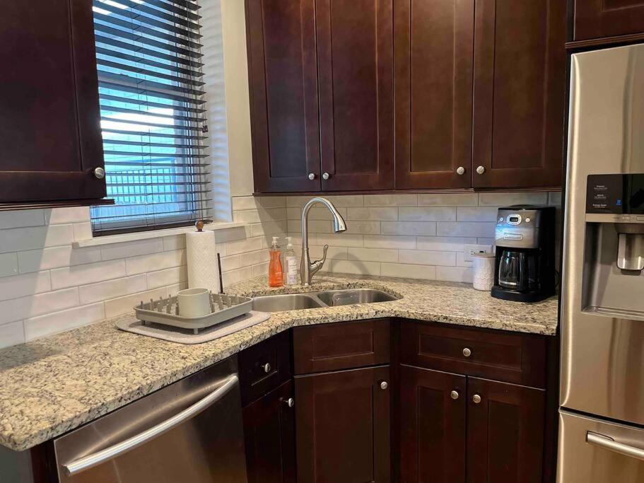 Trendy West Town Flat - 2 Bed / 1.5 Bath W Parking Apartment Chicago Exterior photo