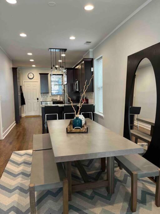 Trendy West Town Flat - 2 Bed / 1.5 Bath W Parking Apartment Chicago Exterior photo