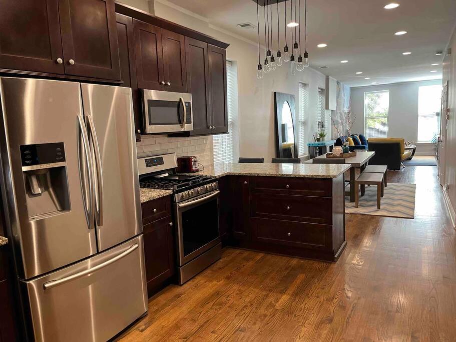 Trendy West Town Flat - 2 Bed / 1.5 Bath W Parking Apartment Chicago Exterior photo